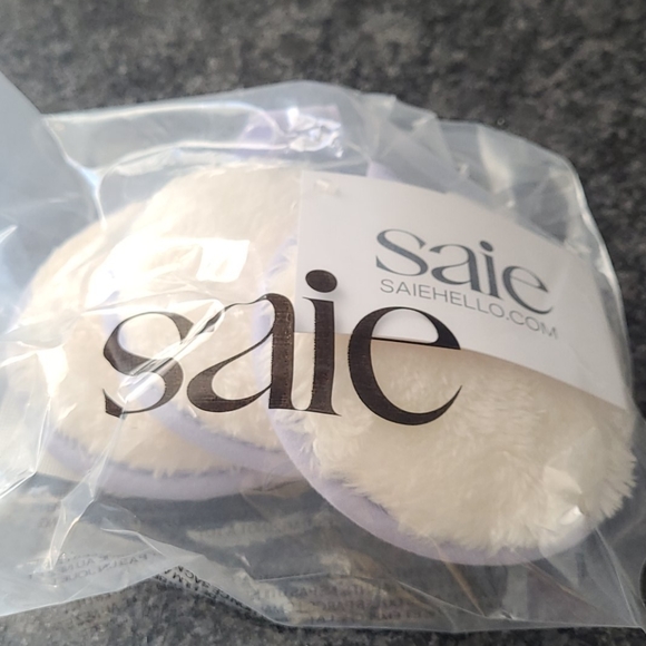 Other - 🙎‍♀️ Saie reusable beauty rounds